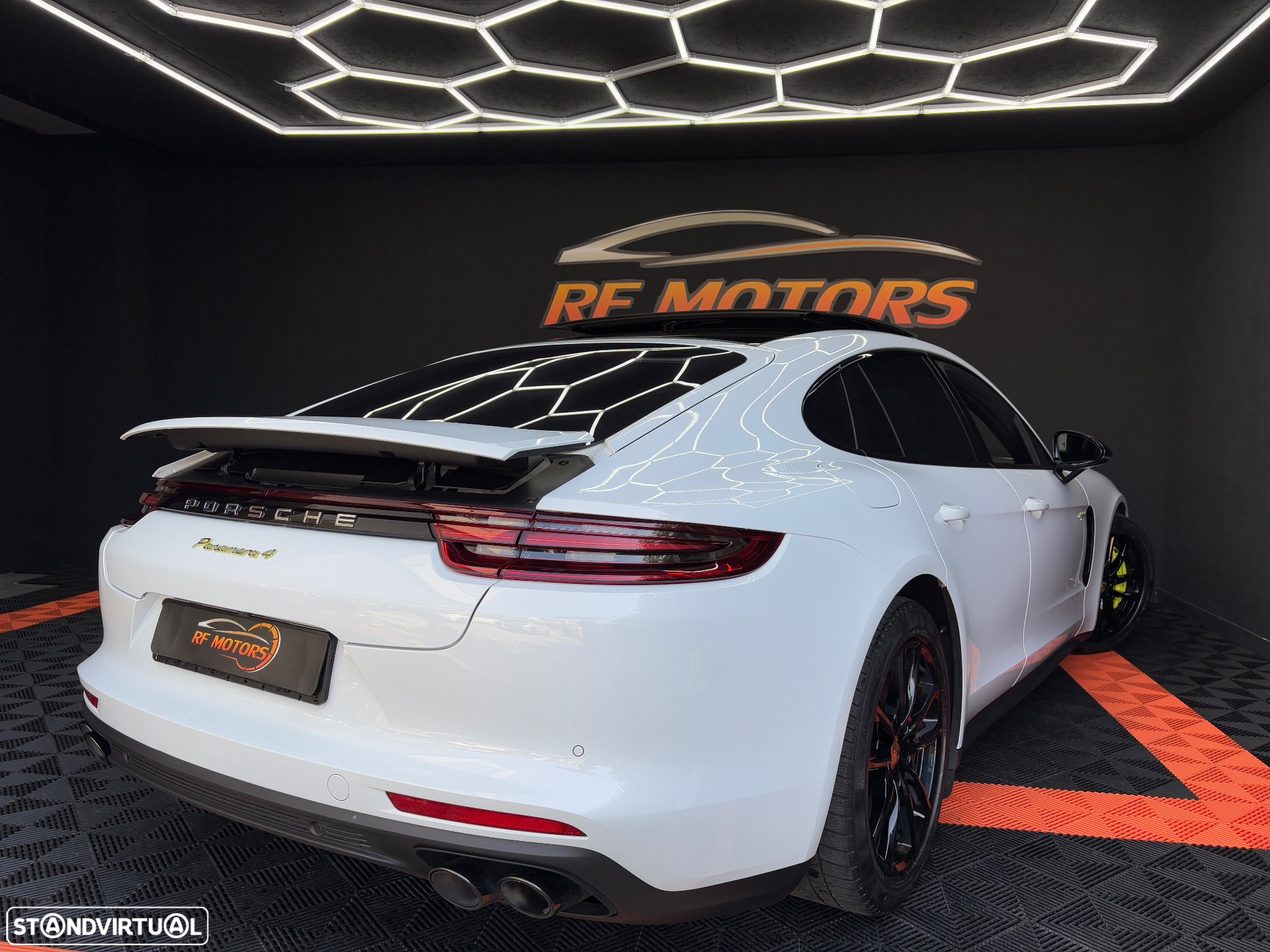 Porsche Panamera 4 E-Hybrid - 29