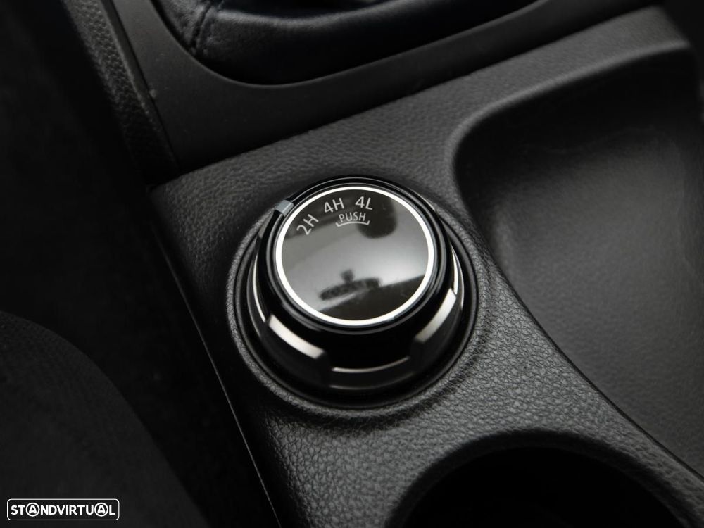 Mitsubishi L200 2.4 DI-D Club Invite 4WD c/IVA - 19