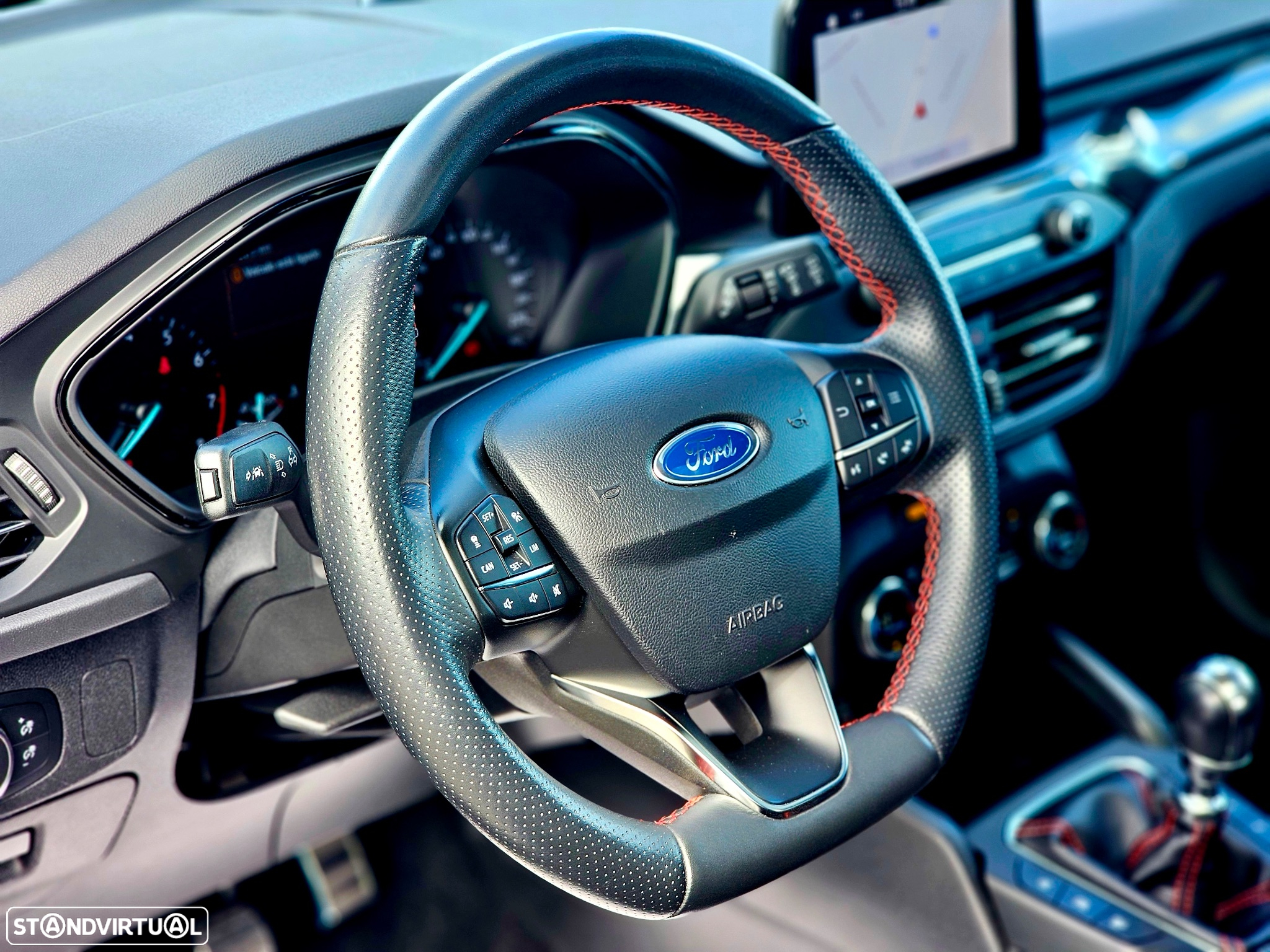 Ford Focus 1.5 EcoBoost S&S ST-LINE - 12