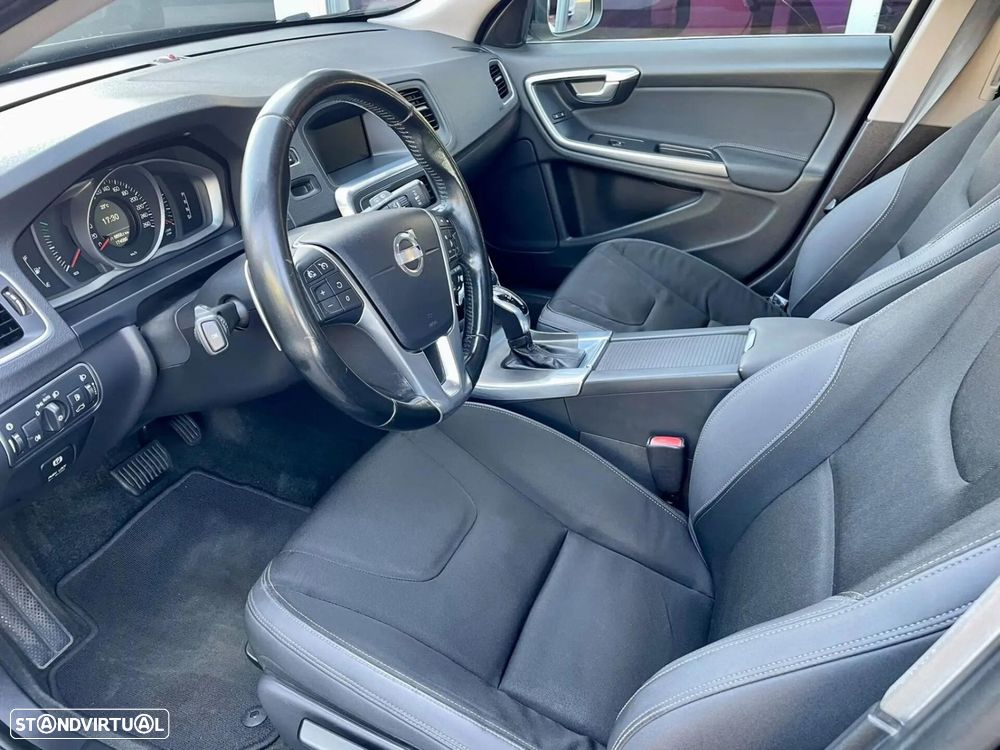 Volvo V60 1.6 D2 Drive Momentum Powershift Start/Stop - 11