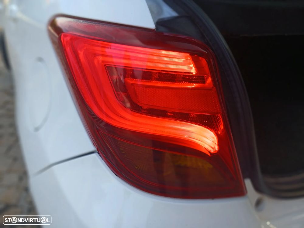Toyota Yaris 1.5 HSD Exclusive - 25