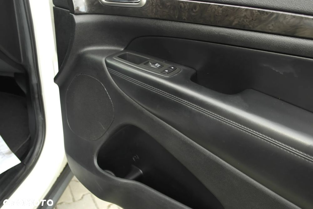 Jeep Grand Cherokee - 28