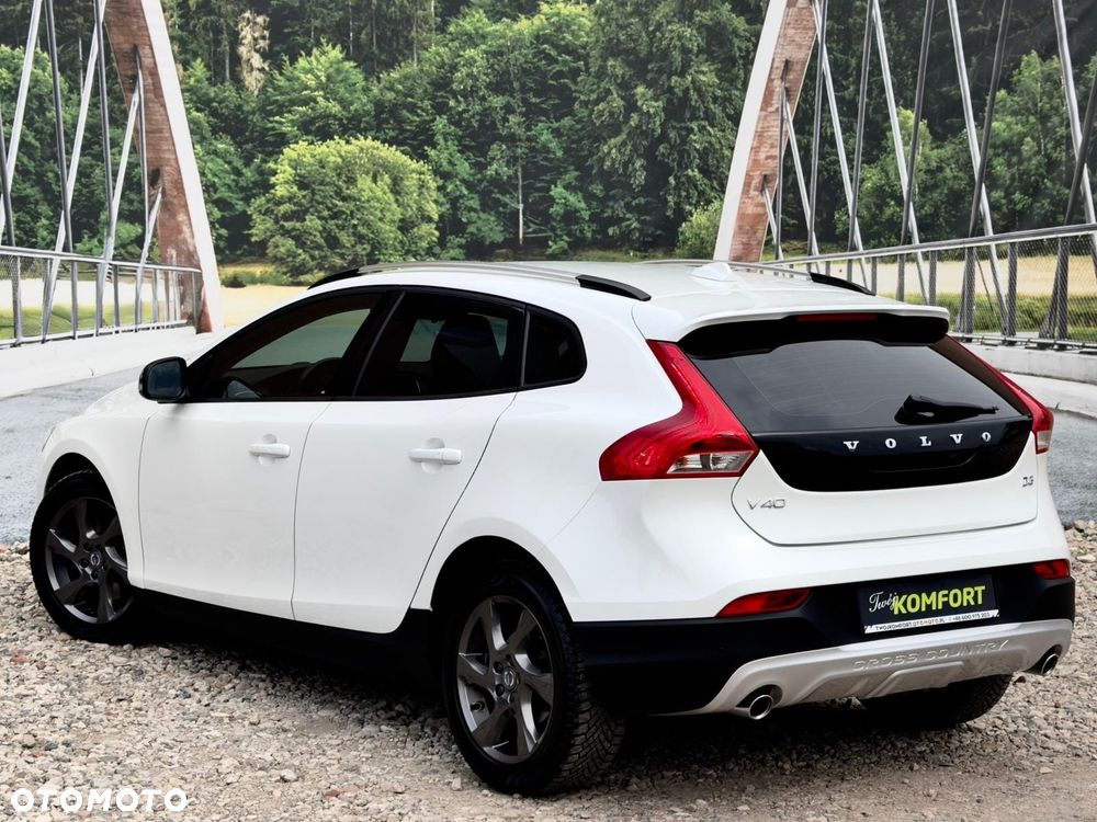 Volvo V40 Cross Country - 11