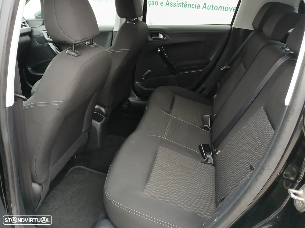 Peugeot 208 1.2 PureTech Style - 21