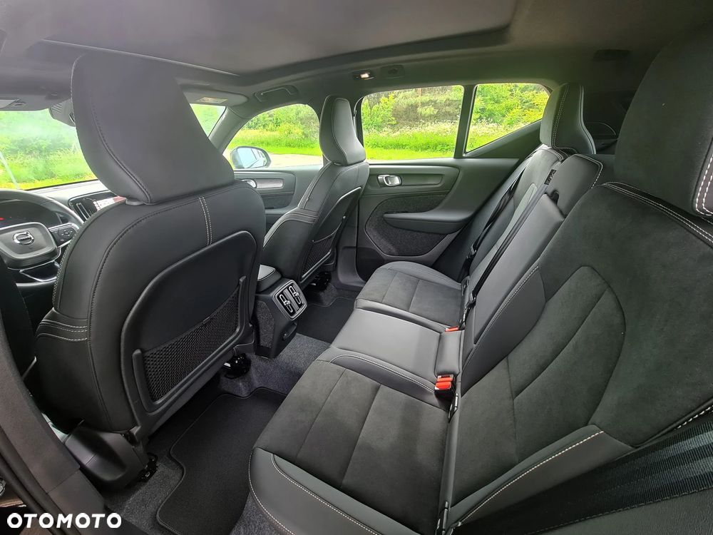 Volvo XC 40 B3 B DKG Ultra Black Edition - 9