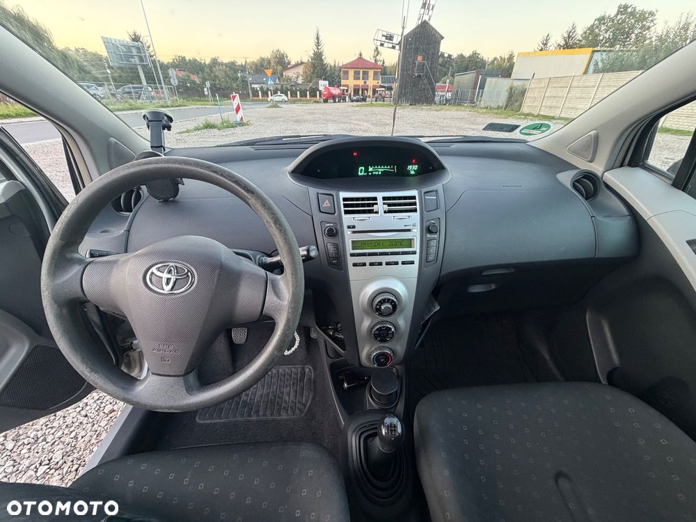 Toyota Yaris - 8