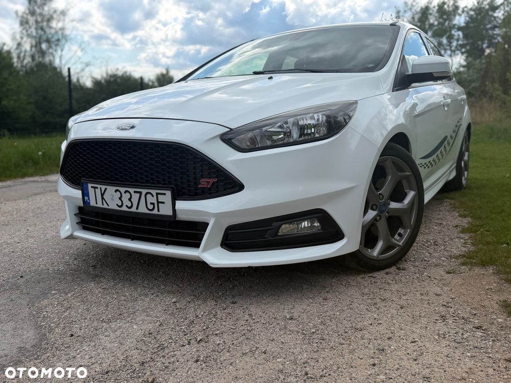 Ford Focus 2.0 EcoBoost ST mit Leder-Sport-Paket - 1