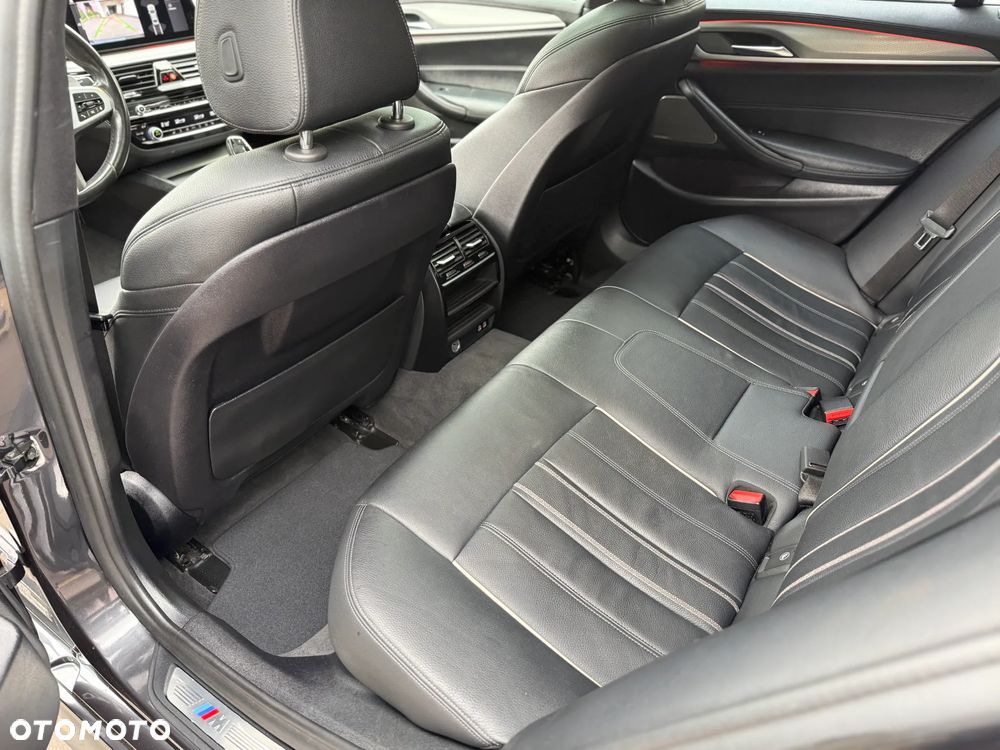 BMW Seria 5 530i xDrive M Sport Edition - 9