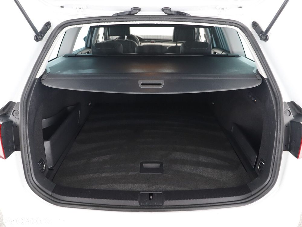 Volkswagen Passat - 24