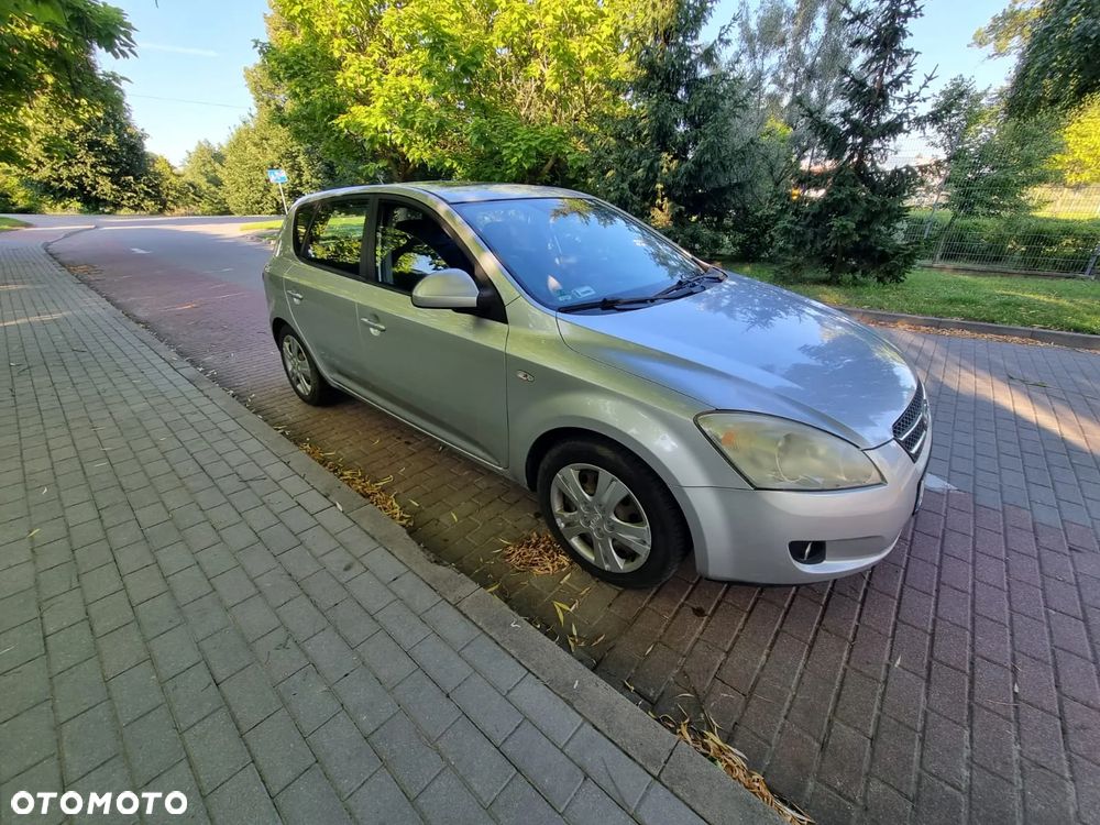 Kia Ceed - 4