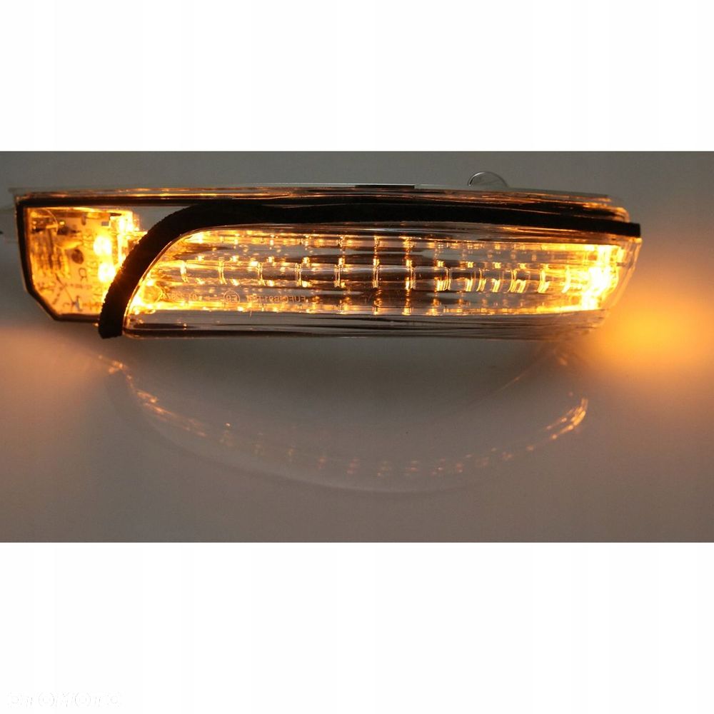 Kierunkowskaz Migacz Lusterko TOYOTA AVENSIS T27 - 2