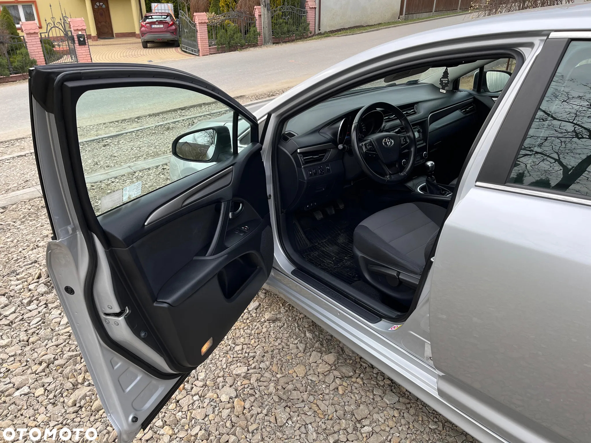 Toyota Avensis 1.8 Active - 13