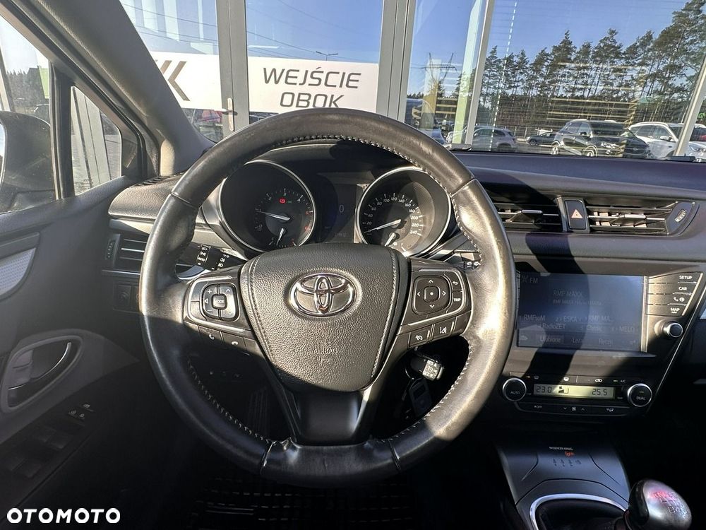 Toyota Avensis 2.0 D-4D Selection - 18