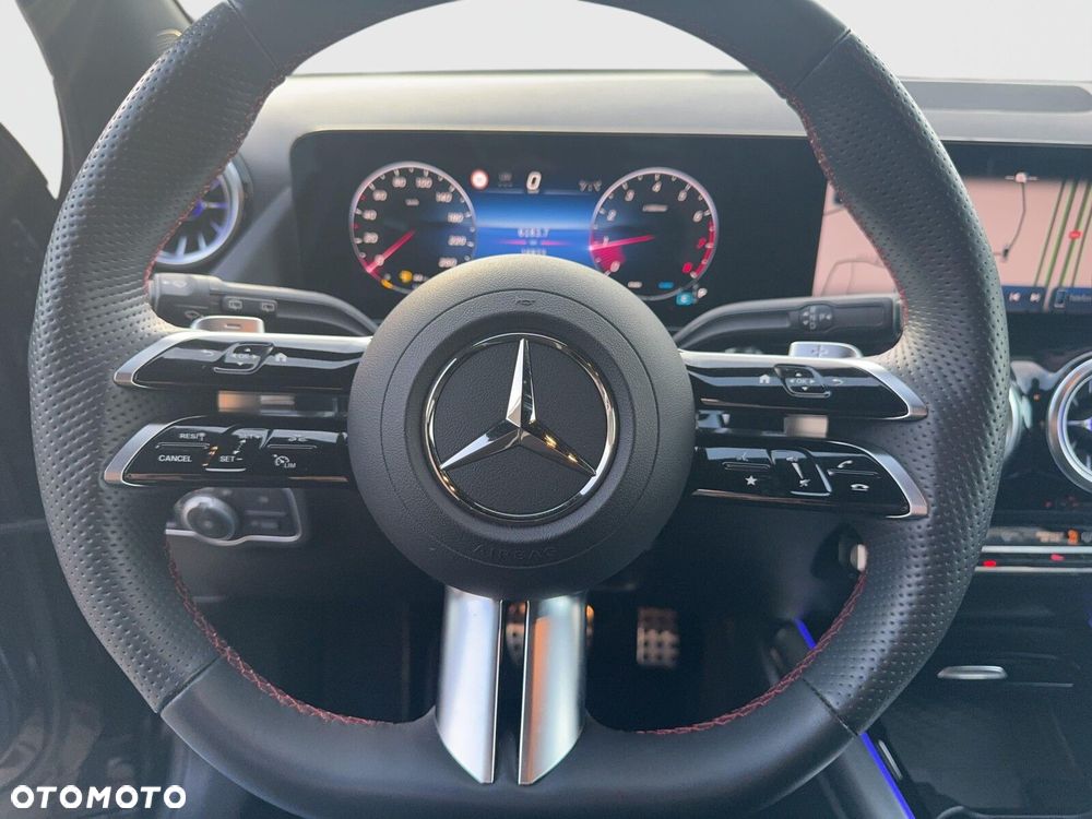 Mercedes-Benz GLA 200 AMG Line - 13