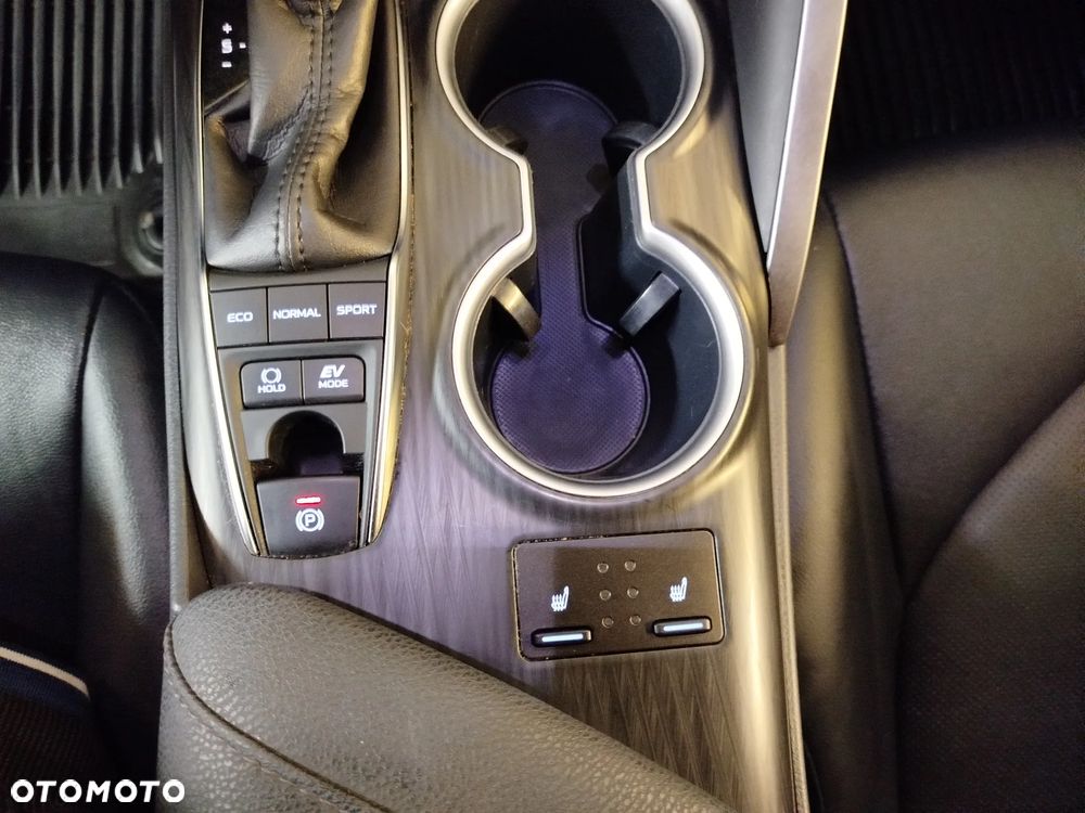 Toyota Camry 2.5 Hybrid Executive CVT - 30