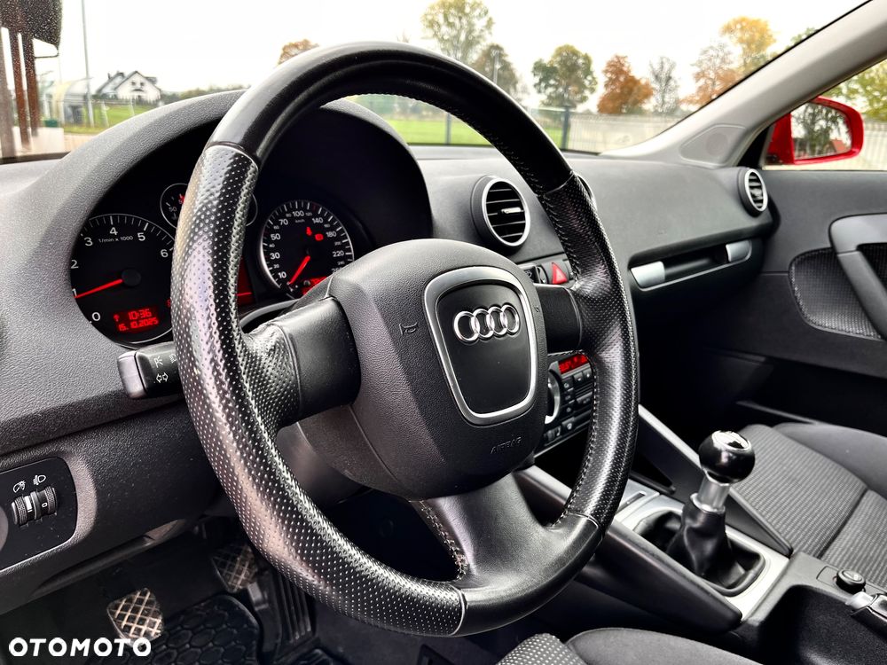 Audi A3 Sportback 1.6 S line Sportpaket plus - 19