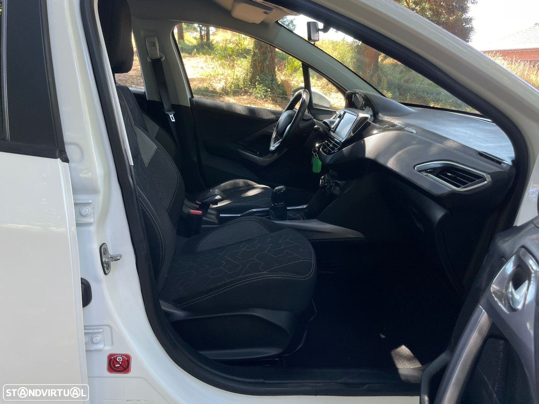 Peugeot 2008 1.2 PureTech Allure - 30