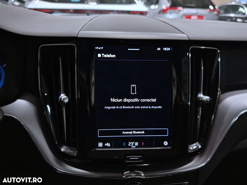 Volvo XC 60 B4 MHEV Momentum Pro - 17