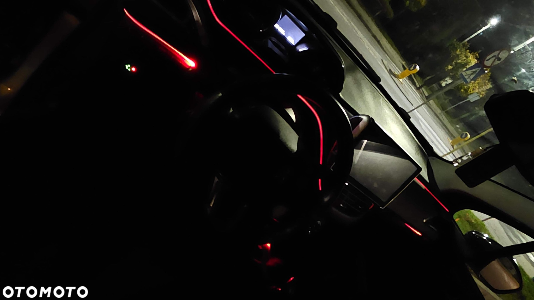 Peugeot 208 - 13