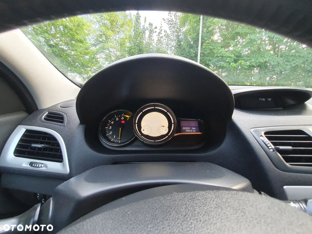 Renault Megane TCe 130 Bose Edition - 12
