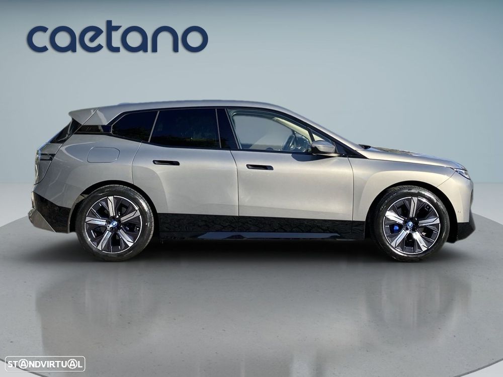 BMW iX xDrive 40 Pack Desportivo - 28