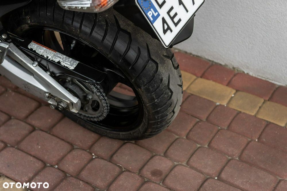 Suzuki GSR - 8