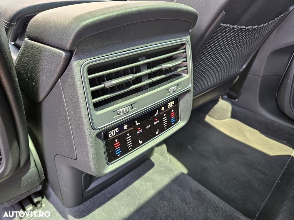Audi Q8 55 TFSI quattro Tiptronic MHEV - 13