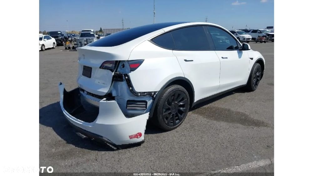 Tesla Y - 7
