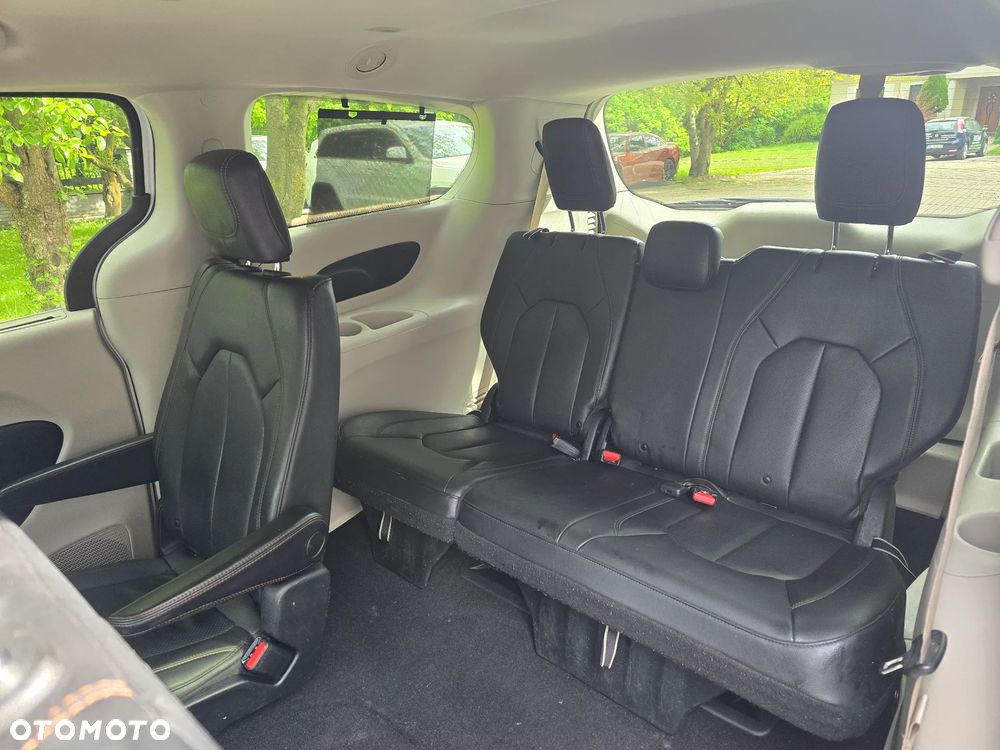 Chrysler Pacifica - 15
