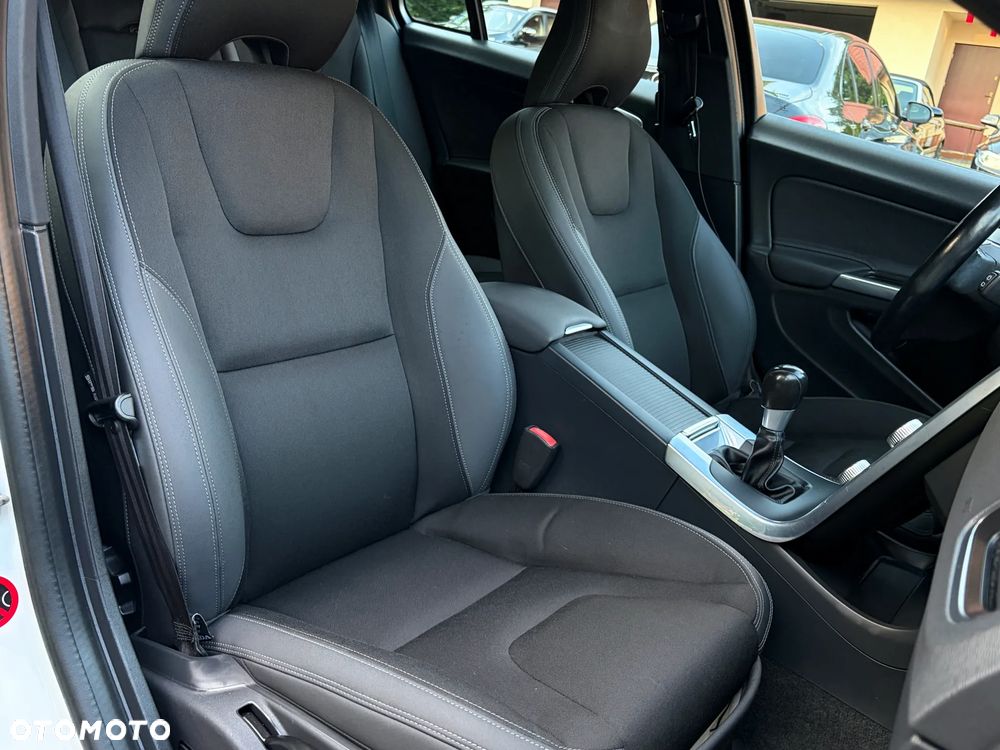 Volvo V60 D3 Momentum - 24