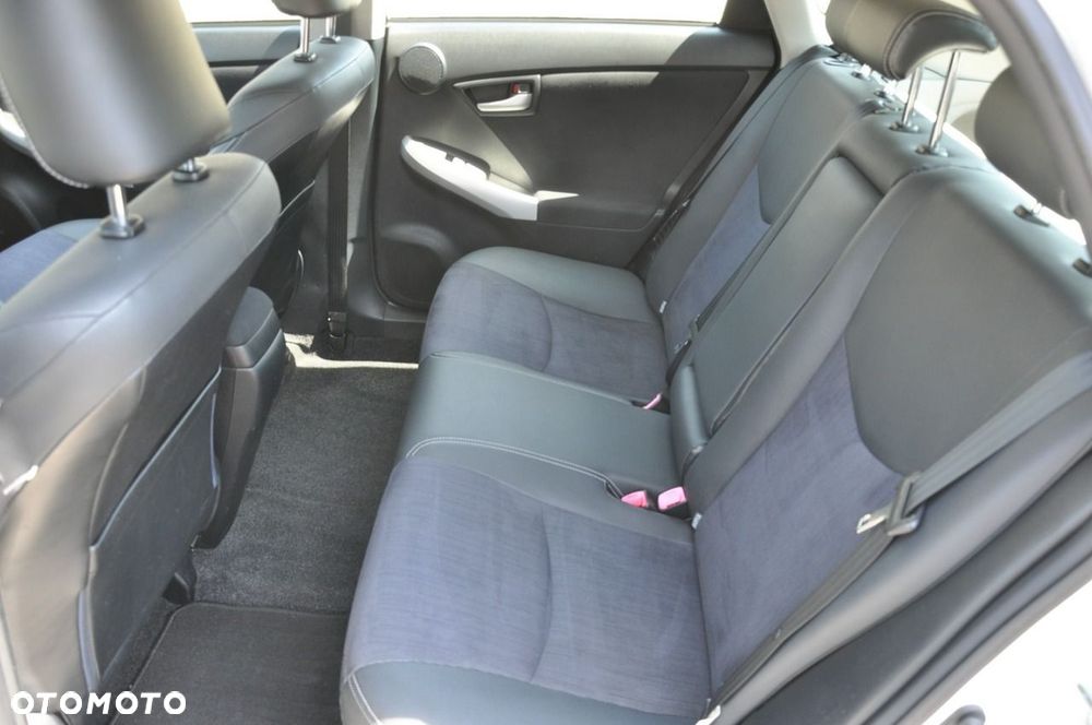 Toyota Prius (Hybrid) Executive - 10