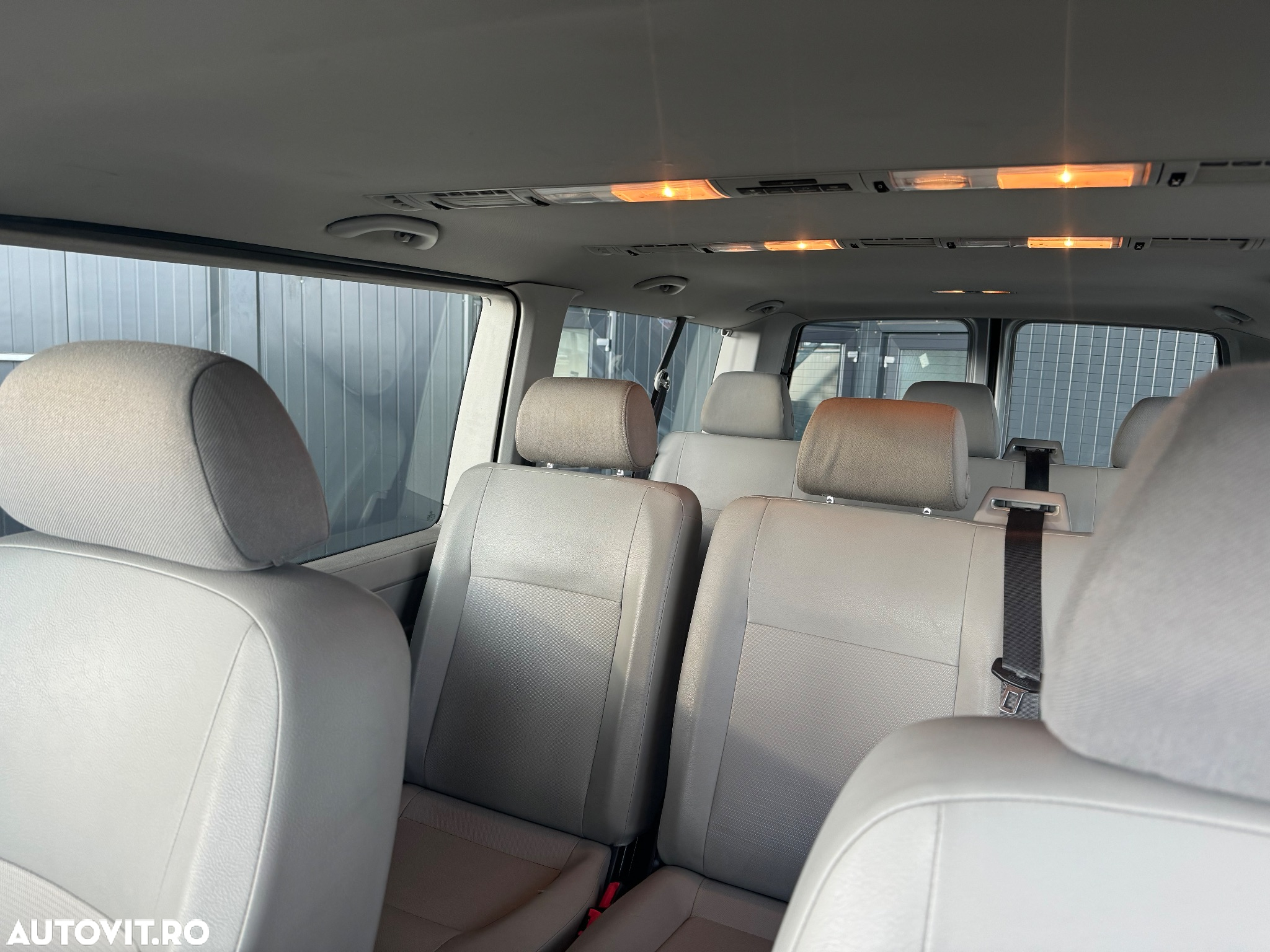 Volkswagen Caravelle - 14