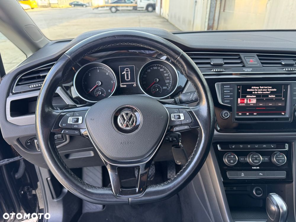 Volkswagen Touran - 16
