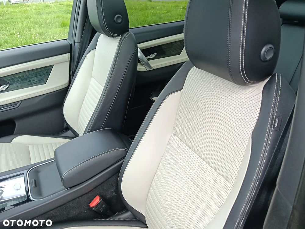 Land Rover Discovery Sport P300e R-Dynamic - 17