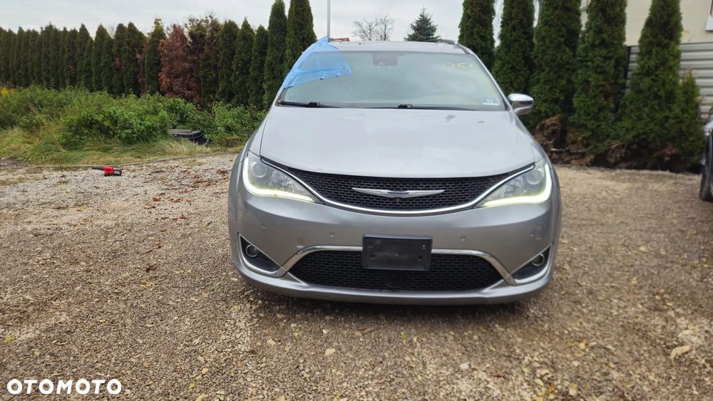 Chrysler Pacifica - 2