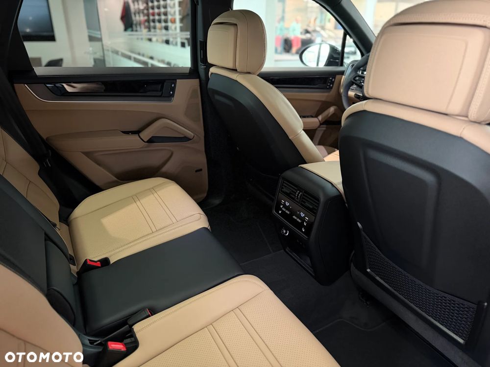 Porsche Cayenne Black Edition - 38