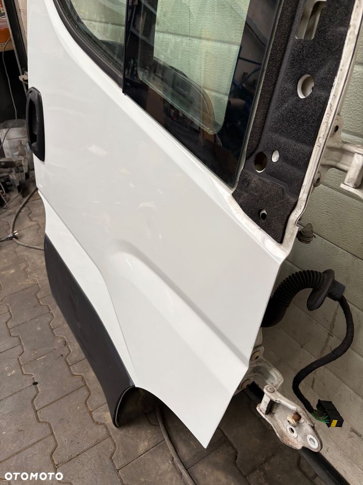 Iveco Daily drzwi prawe kompletne  50105 2014- - 3