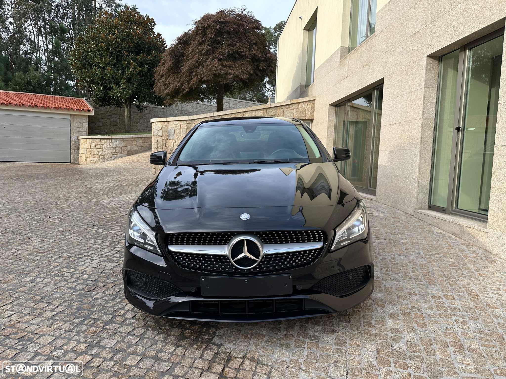 Mercedes-Benz CLA 180 d Shooting Brake AMG Line - 2