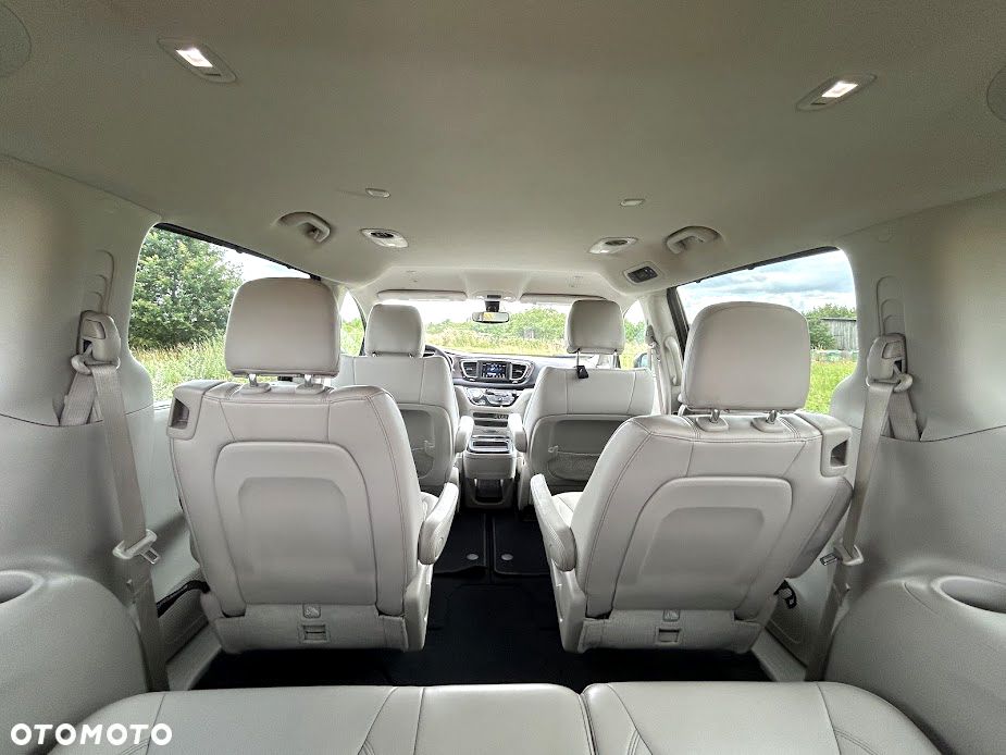 Chrysler Pacifica - 19