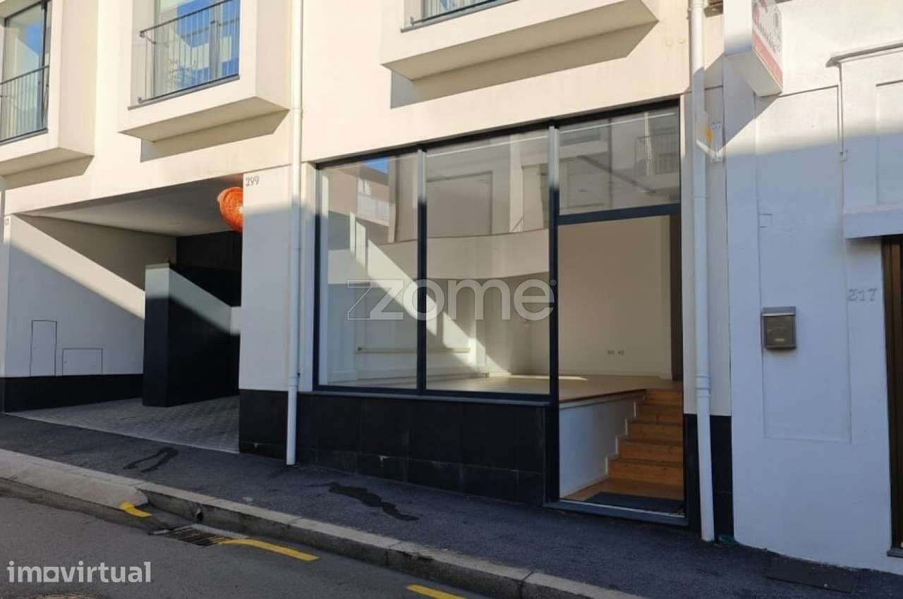 Loja com 90m² para venda, em Santa Marinha, Vila Nova de Gaia - Grande imagem: 2/16
