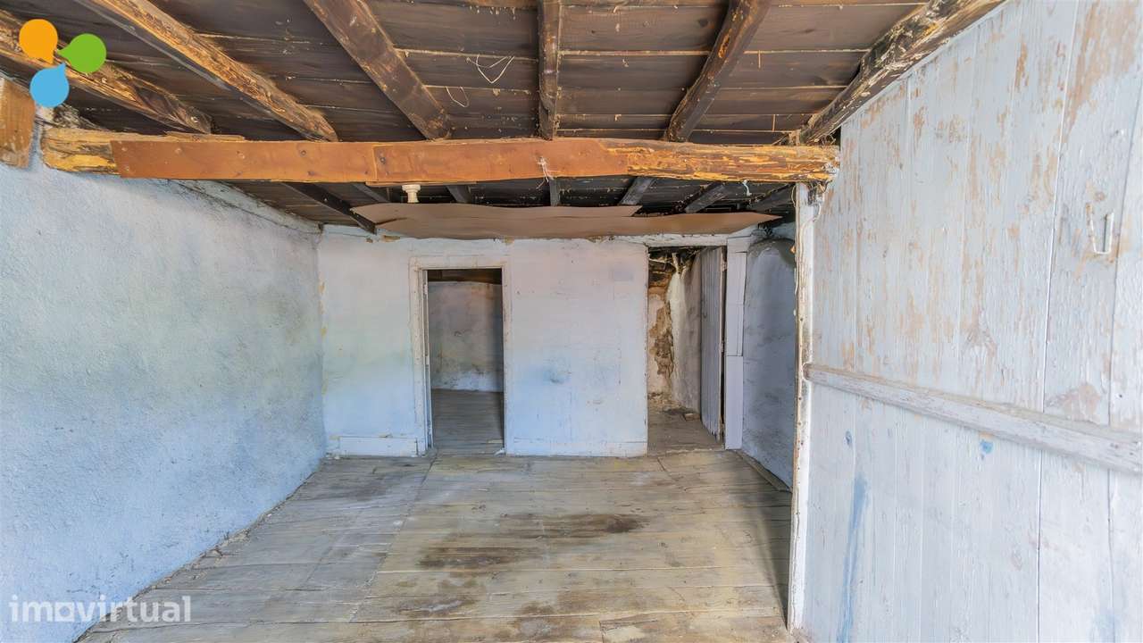 Moradia de 3 pisos para reabilitação , Centro histórico do Teixoso - Grande imagem: 3/22