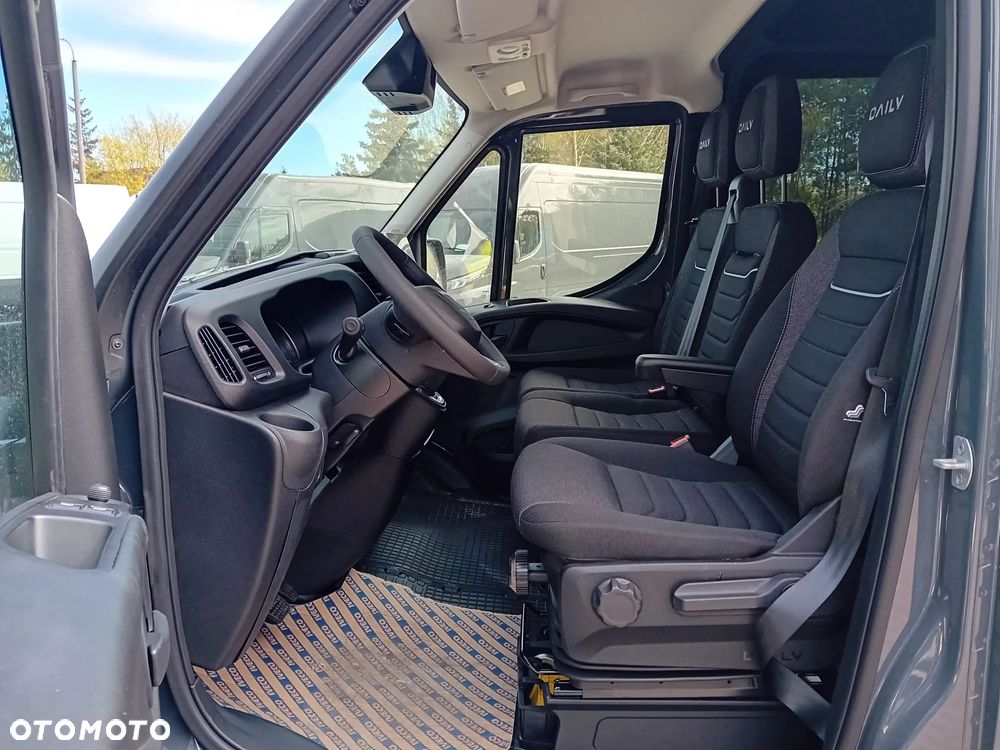 Iveco Daily  35S18HA8V L4H2 3.0 180KM Hi-Matic Brygadówka - 4