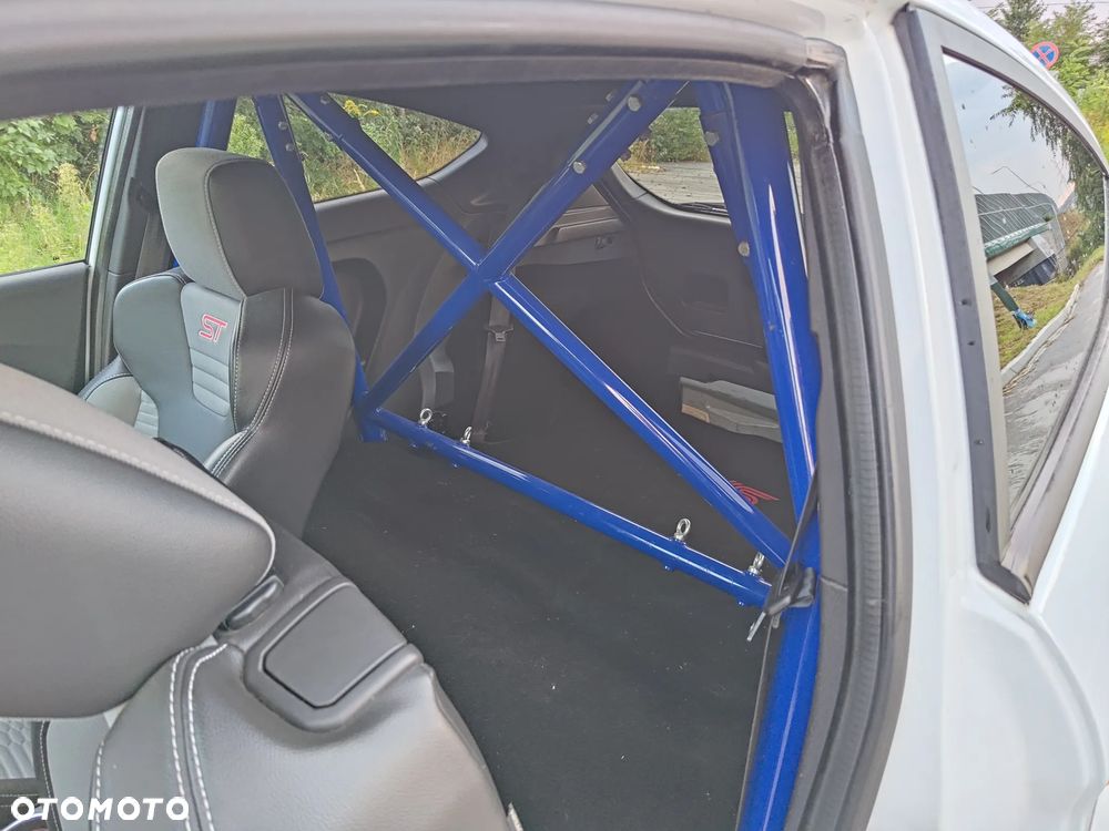 Ford Fiesta 1.6 EcoBoost ST - 24