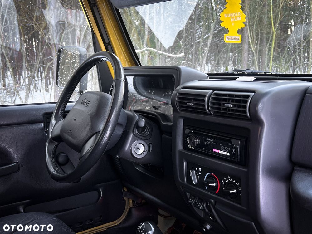 Jeep Wrangler - 32