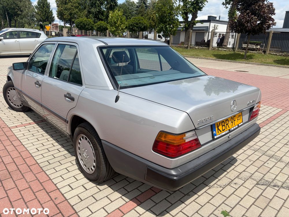 Mercedes-Benz W124 (1984-1993) - 13