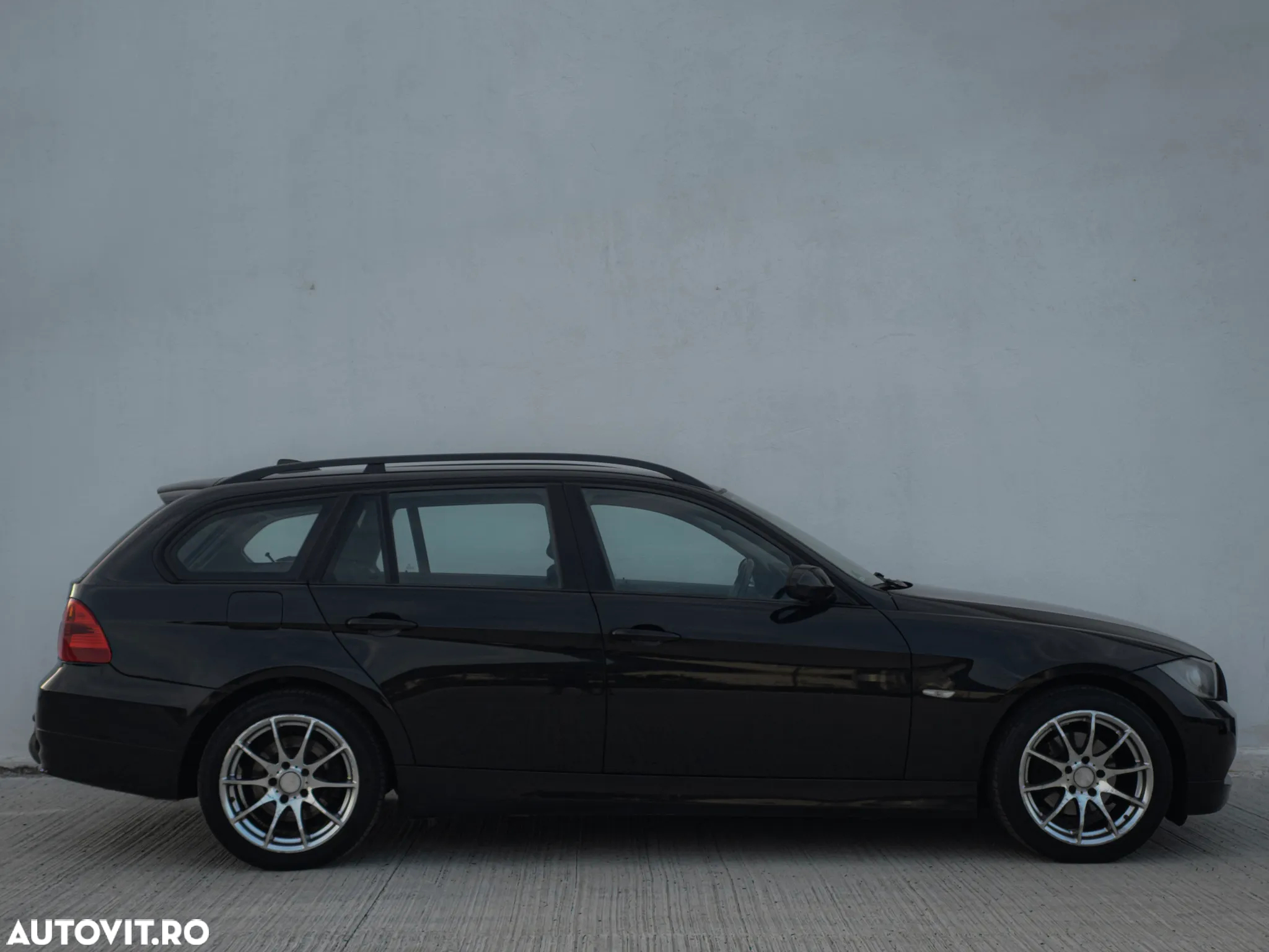 BMW Seria 3 320d DPF Touring - 8
