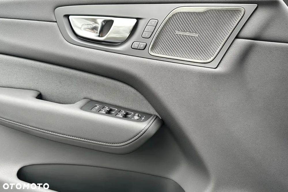 Volvo XC 60 T8 Plug-In Hybrid AWD Plus Black Edition - 12