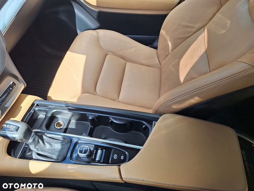 Volvo XC 90 D5 AWD Momentum 7os - 18
