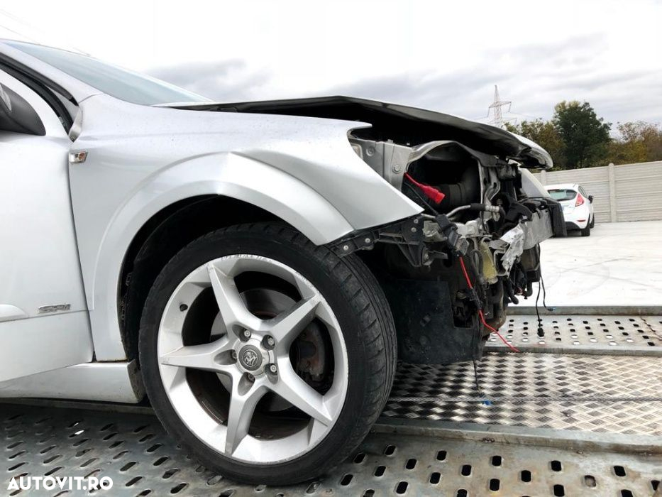 Dezmembrez Opel Astra H - 1.9 cdti - 5
