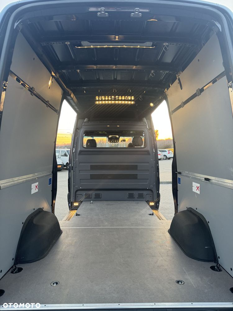 Mercedes-Benz Sprinter - 11